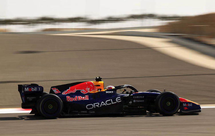 retour sur les difficultés rencontrées par aston martin et red bull lors du grand prix de bahreïn, entre performances en demi-teinte et défis techniques.