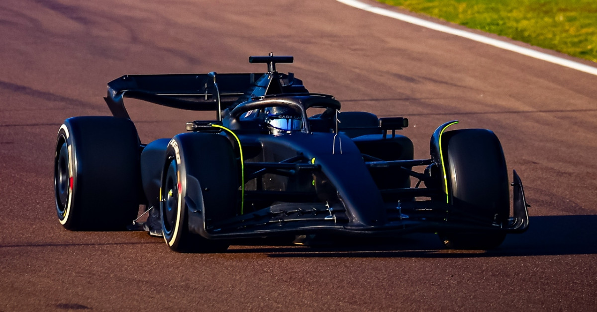 Cadillac célèbre l'histoire de la F1 en baptisant sa toute première voiture de Formule 1 - Carblog.fr découvrez comment cadillac célèbre le lancement de sa toute première voiture de formule 1, marquant une étape majeure dans l'histoire de la marque.