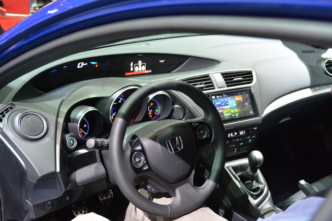 découvrez la nouvelle honda civic restylée lors d'une présentation exclusive au mans. design modernisé, performances améliorées et innovations au rendez-vous pour une expérience de conduite unique.