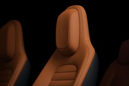 découvrez le design innovant de l'habitacle luce de ferrari, alliant élégance, technologie avancée et confort exceptionnel pour une expérience de conduite unique.