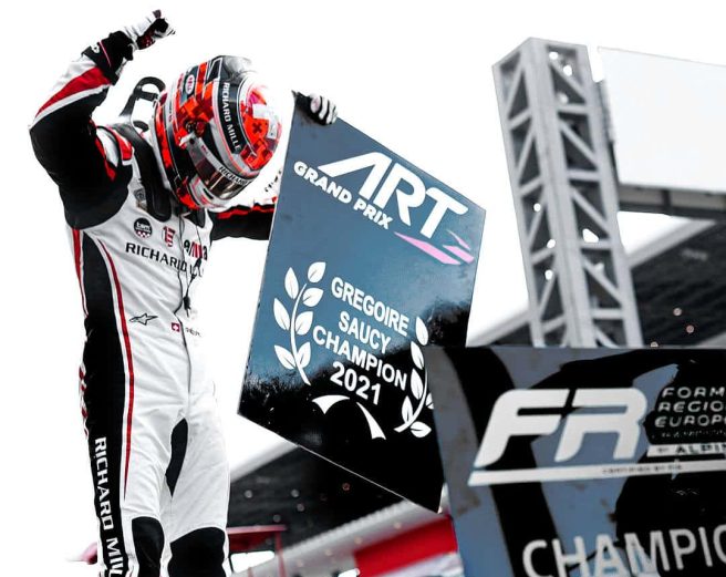 grégoire saucy intègre l'équipe mclaren, marquant une nouvelle étape passionnante dans sa carrière en sport automobile.