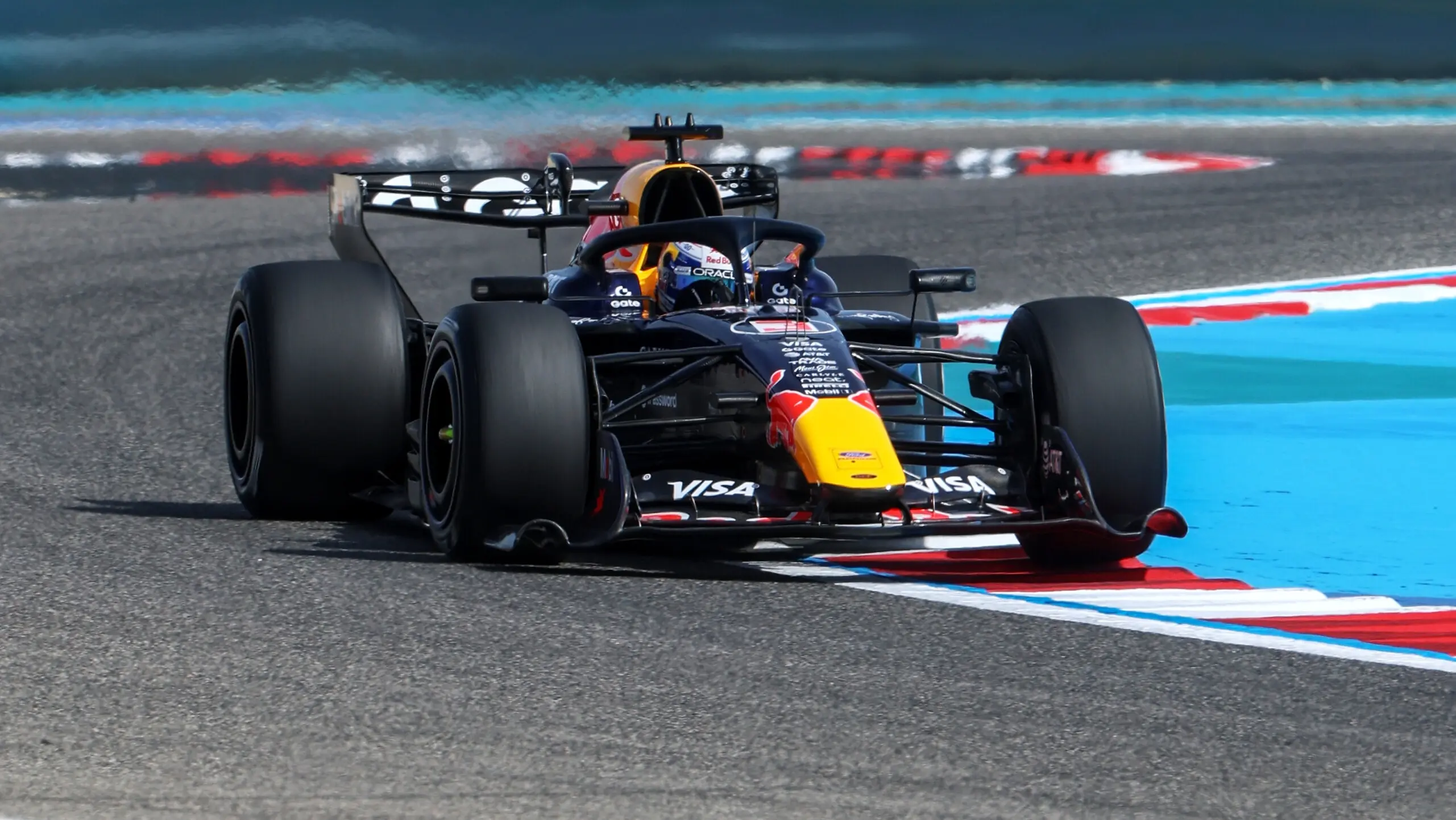 revivez les temps forts du grand prix de bahreïn : haas impressionne tandis qu'audi prend la tête de la course.