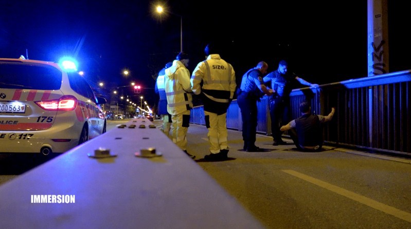 découvrez l'excitation d'une immersion nocturne en mitjet majeure, une expérience unique mêlant adrénaline et passion pour la course automobile sous les étoiles.