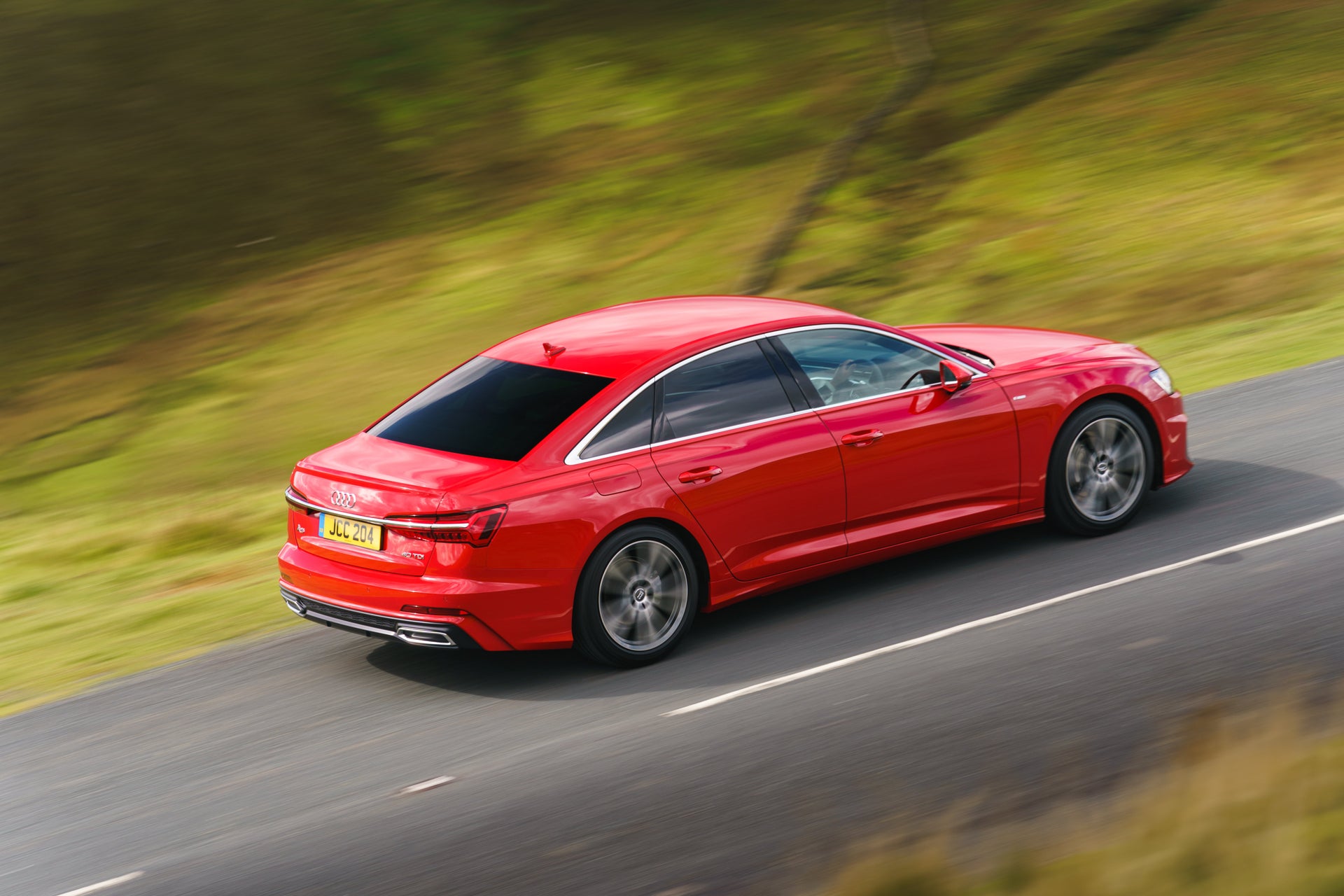 découvrez le défi titanesque relevé par audi, alliant innovation technologique et performance pour repousser les limites de l'automobile.
