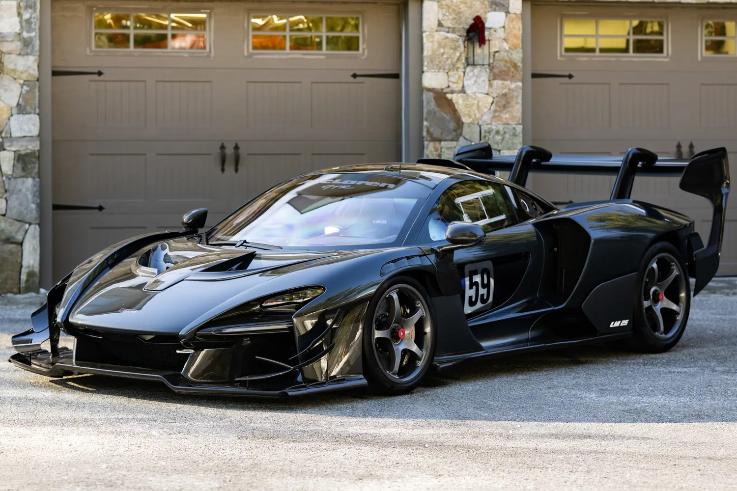 découvrez la mclaren senna gtr lm 25 signée lanzante, une édition exclusive et rare, bientôt disponible à la vente pour les passionnés de voitures de collection.