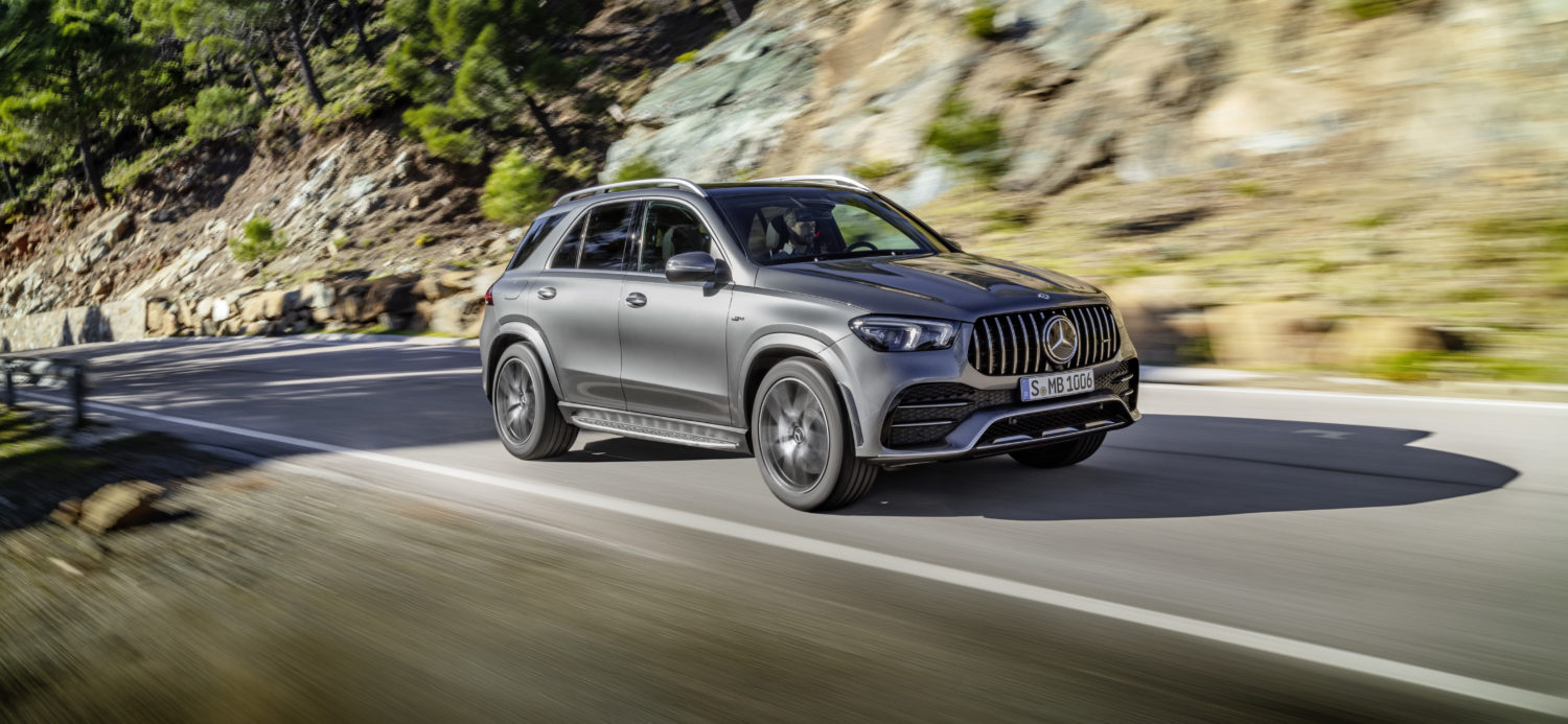 découvrez la mercedes-amg glc 53 4matic+ équipée d'un puissant moteur 6 cylindres, alliant performance sportive et élégance raffinée pour une conduite exceptionnelle.