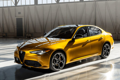 découvrez le redémarrage de la production des modèles alfa romeo giulia et stelvio quadrifoglio, symboles de performance et d'élégance italienne, prêts à reprendre la route avec puissance et style.