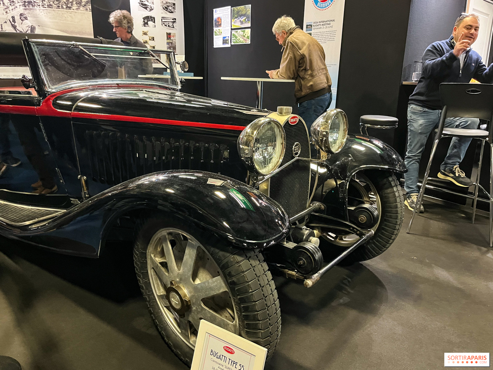 découvrez rétromobile 2025, le paradis des voitures anciennes où passionnés et collectionneurs se retrouvent pour célébrer l'histoire automobile.
