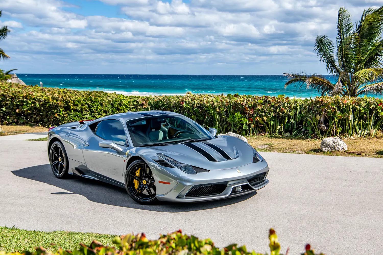 Un triomphe éclatant pour la vente RM Sotheby's au Palm Beach Cavallino Classic - Carblog.fr découvrez le triomphe exceptionnel de la vente rm sotheby's à palm beach, où des voitures de collection rares ont atteint des records de prix.