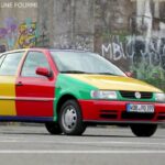 découvrez la volkswagen polo qui célèbre 50 ans de succès, une icône de l'automobile alliant innovation, confort et style depuis un demi-siècle.