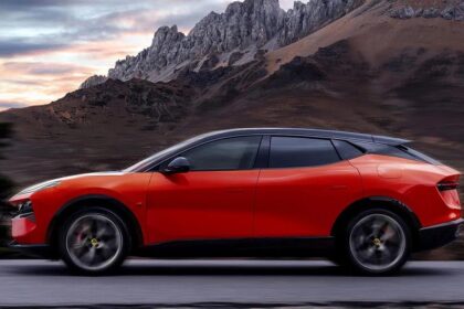 découvrez la lotus eletre x hybrid, une supercar hybride de 952 chevaux alliant performance exceptionnelle et technologie de pointe pour un avenir électrisant.