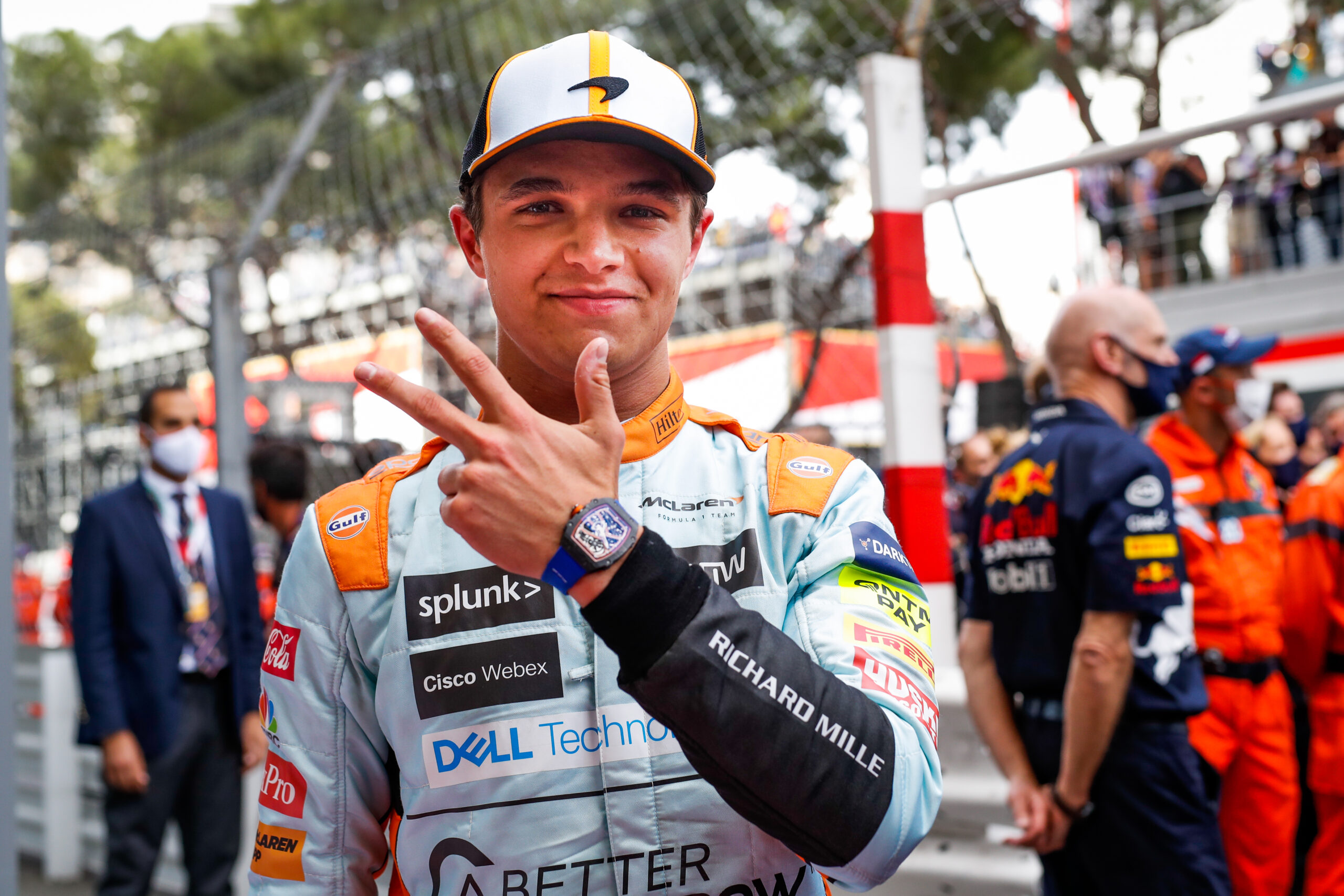 découvrez comment lando norris s'évade de la formule 1 pour s'aventurer dans l'univers palpitant du rallye, entre vitesse et défis sur terrains variés.