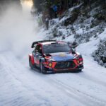 découvrez comment neuville fait face à une lourde sanction lors du rallye de suède, impactant sa performance et le classement.