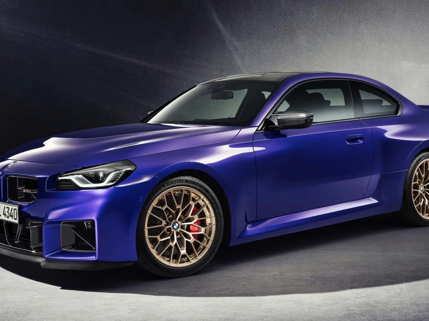 découvrez les nouvelles options m performance pour la bmw m2 et m2 cs, alliant puissance, design et technologies innovantes pour une expérience de conduite exceptionnelle.