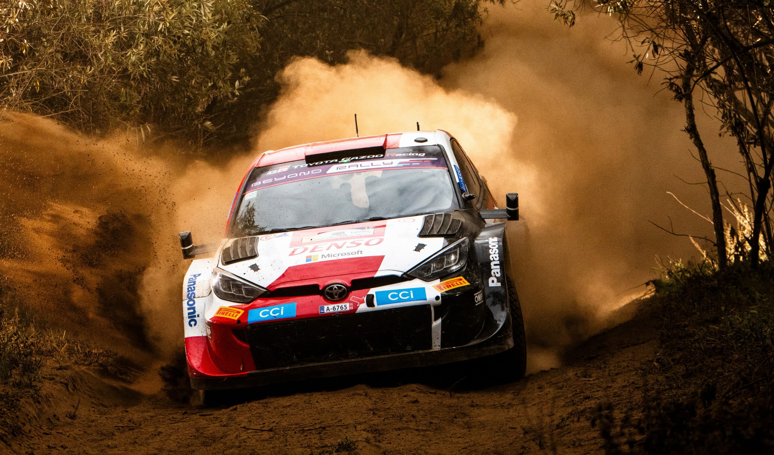 ogier garde espoir au rallye du kenya malgré les défis, prêt à se battre pour la victoire dans cette étape cruciale du championnat.
