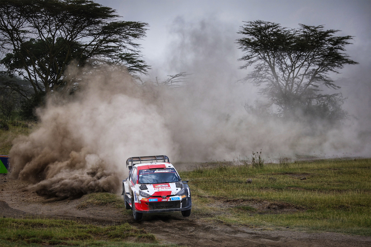 ogier se prépare pour son retour triomphal au kenya, prêt à conquérir les routes et à démontrer sa maîtrise du rallye dans cette étape emblématique.