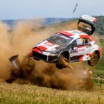 dans le rallye du kenya, katsuta saisit l'opportunité au cœur du chaos pour prendre l'avantage et se démarquer.