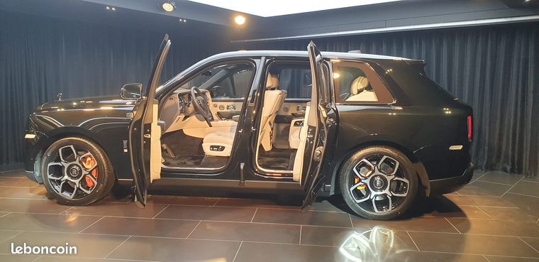 découvrez 10 ans d'excellence avec rolls-royce black badge, une série exclusive alliant performance inégalée et design audacieux pour une expérience de luxe unique.