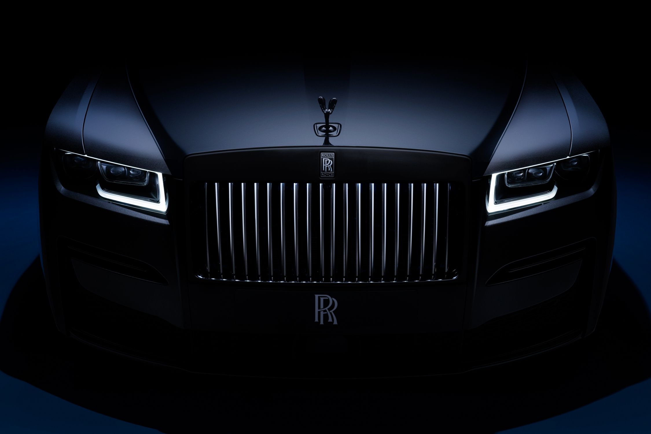 découvrez 10 ans d'excellence avec rolls-royce black badge, une édition qui allie puissance, luxe et design audacieux pour une expérience de conduite inégalée.