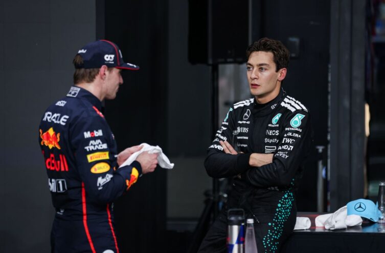 Verstappen rassure après examens : aucune blessure détectée - Carblog.fr verstappen rassure ses fans en confirmant qu'il n'a subi aucune blessure.